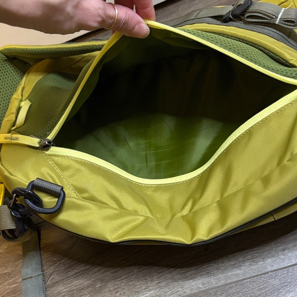 Cotopaxi Chasqui 13L Sling Backpack in Lemongrass - Picture 7 of 11